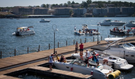 Boating in Lake of the Ozarks