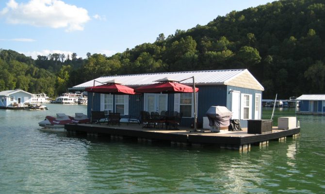 Floating home on Norris Lake, Tennessee