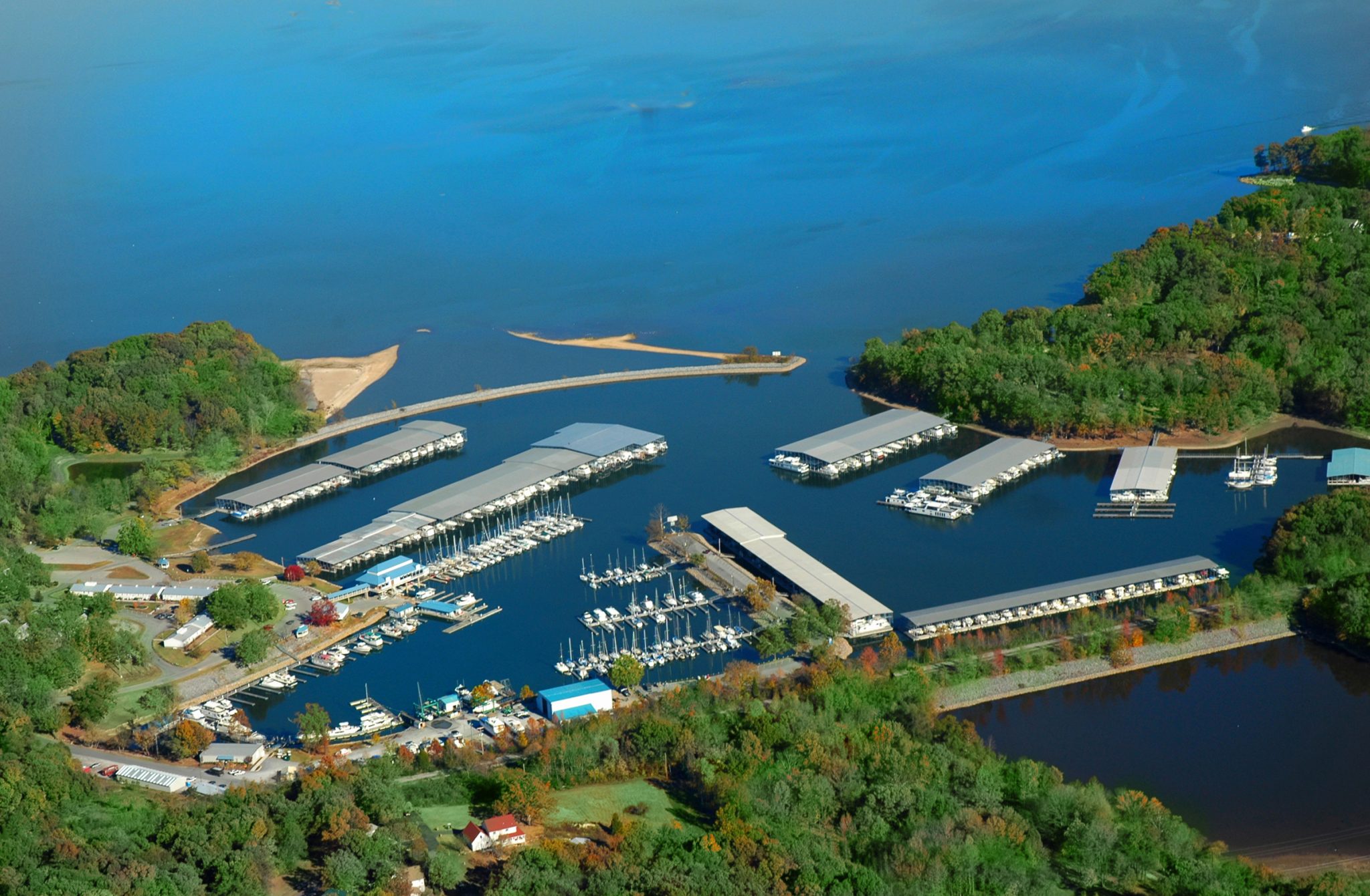 Marina Profile Green Turtle Bay Quimby S Cruising Guide   Greenturtlebayaerial 2048x1341 